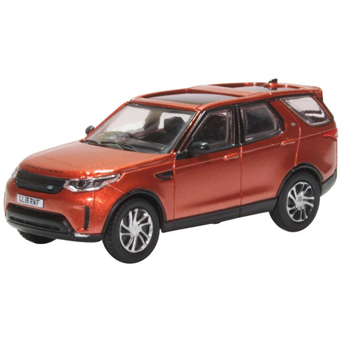 Land Rover Discovery 5 - Namib Orange